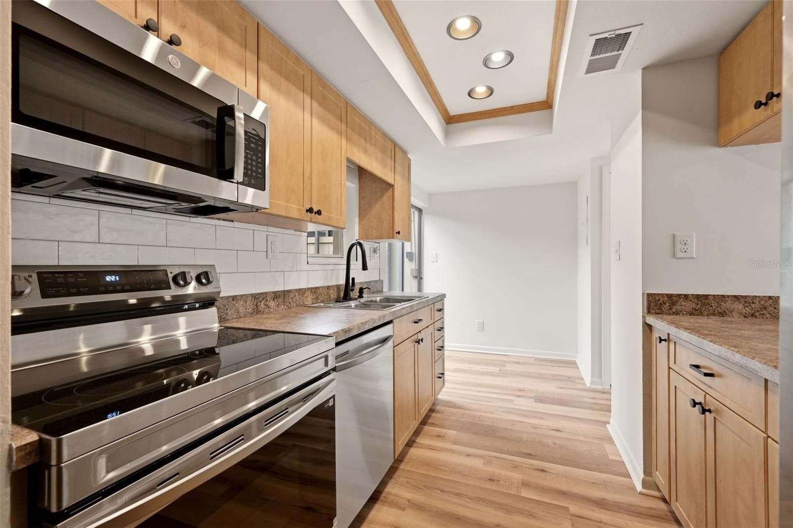Condominium at 7906 TANGERINE DR, TAMPA, photo 6 of 23