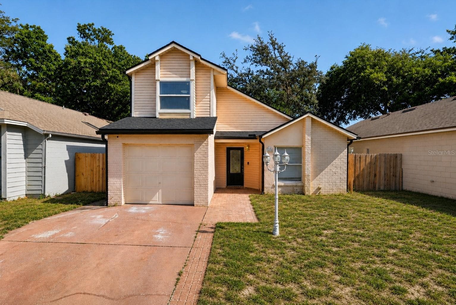1243 PIN OAK DR
