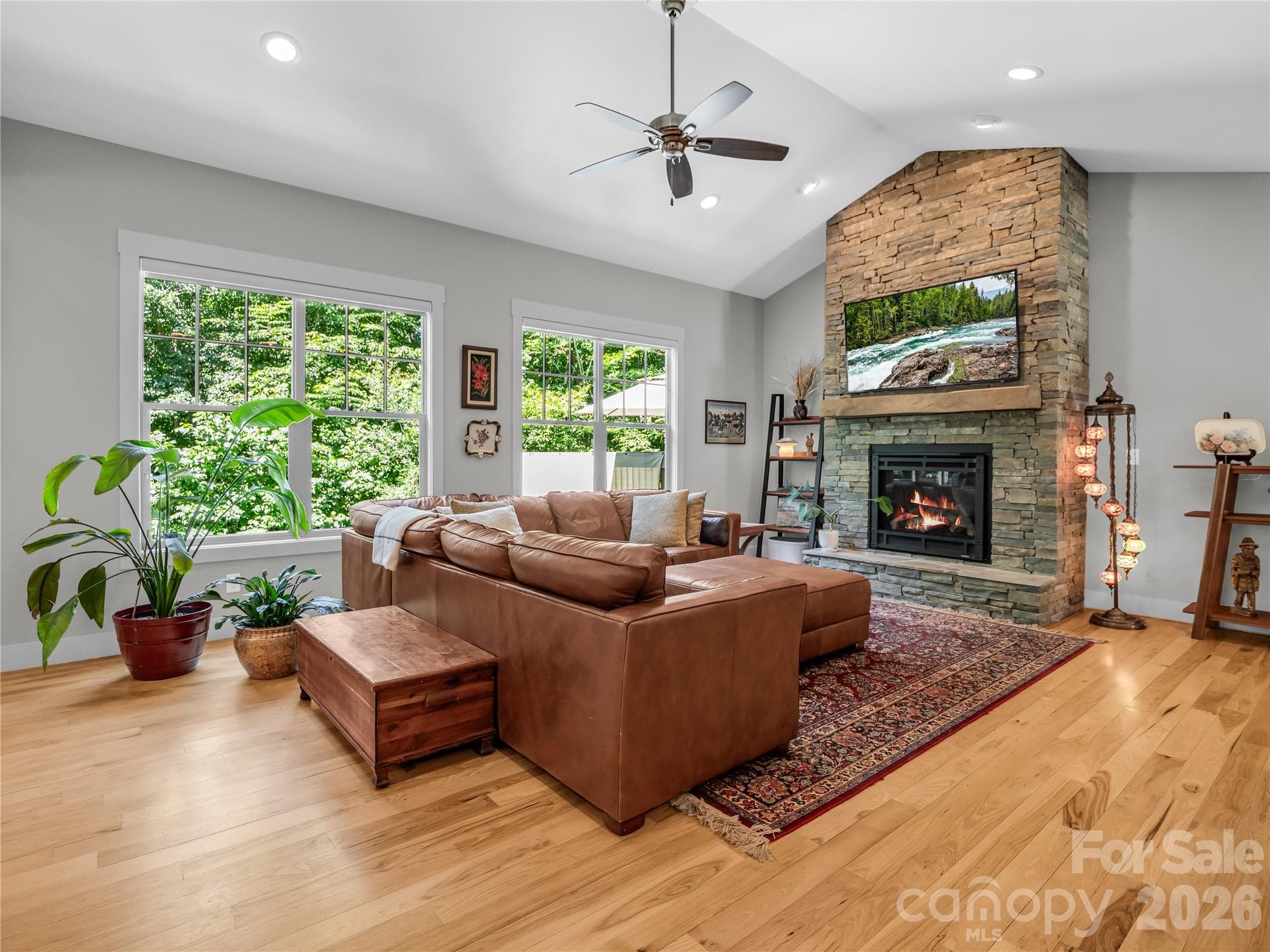 Beautiful fireplace - 122 Cisco Road, Asheville