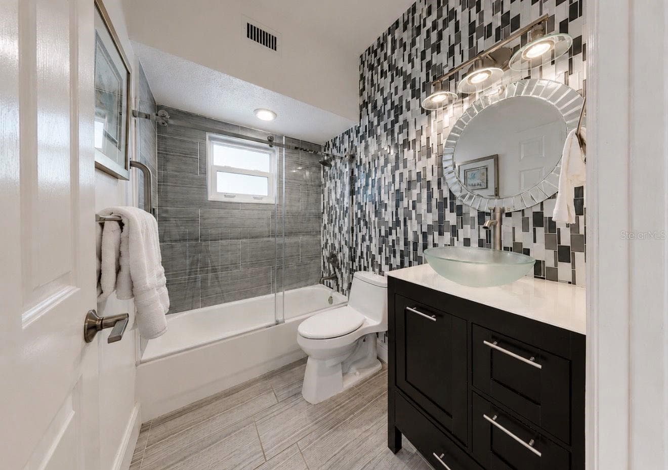 Guest bedroom bath - 4639 MIRABELLA CT, ST PETE BEACH