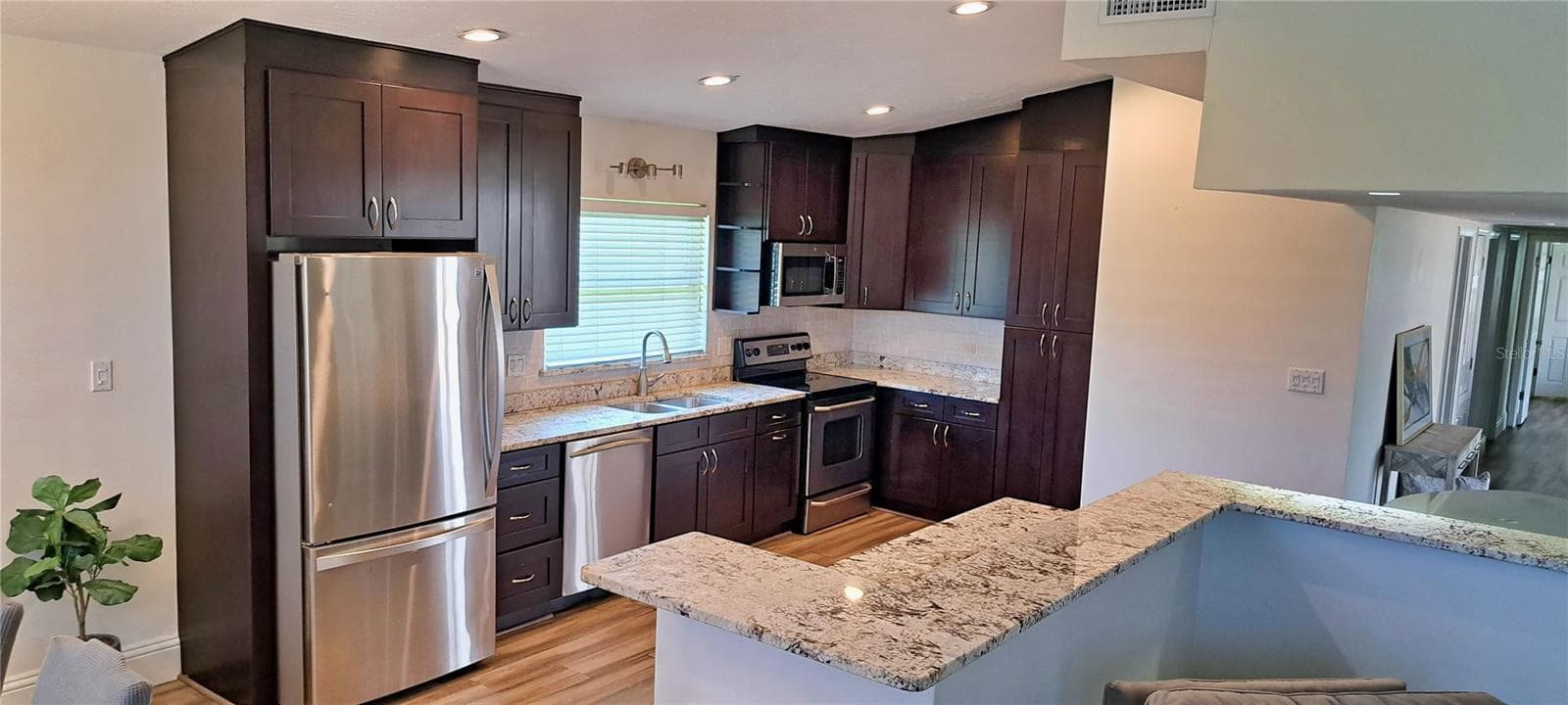 Single Family Residence at 2400 LAUDERDALE CT, ORLANDO, photo 5 of 39
