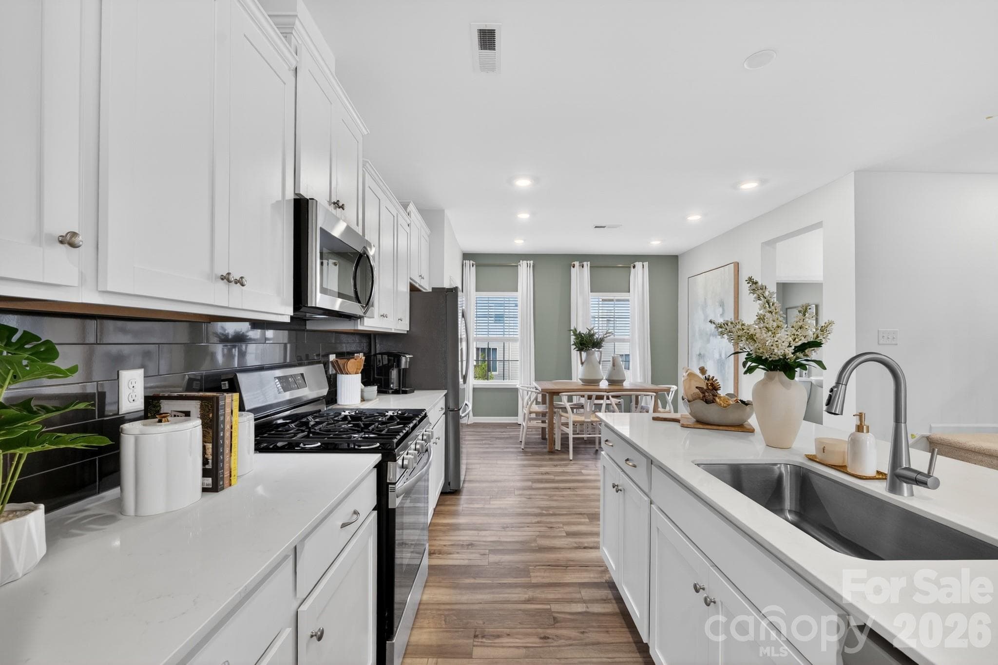 Model home photo - center kitchen - Mooresville