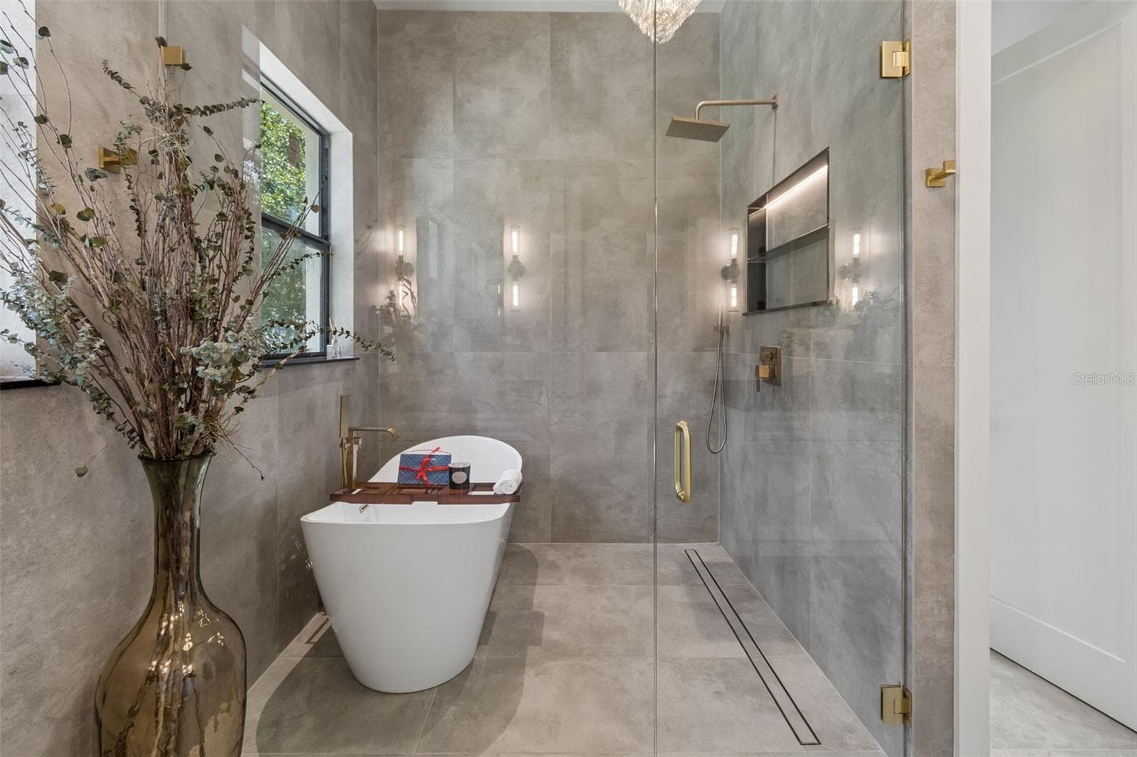 Master Bath - 19913 MOORGATE ST, ORLANDO