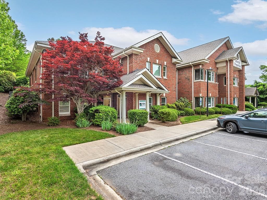 2 Walden Ridge Drive