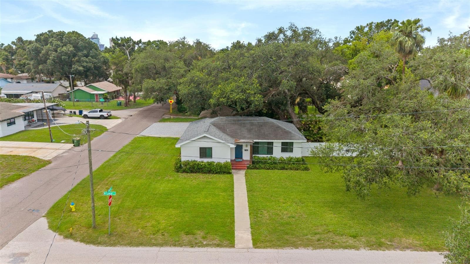 Single Family Residence at 802 W CORAL ST, TAMPA, photo 7 of 58
