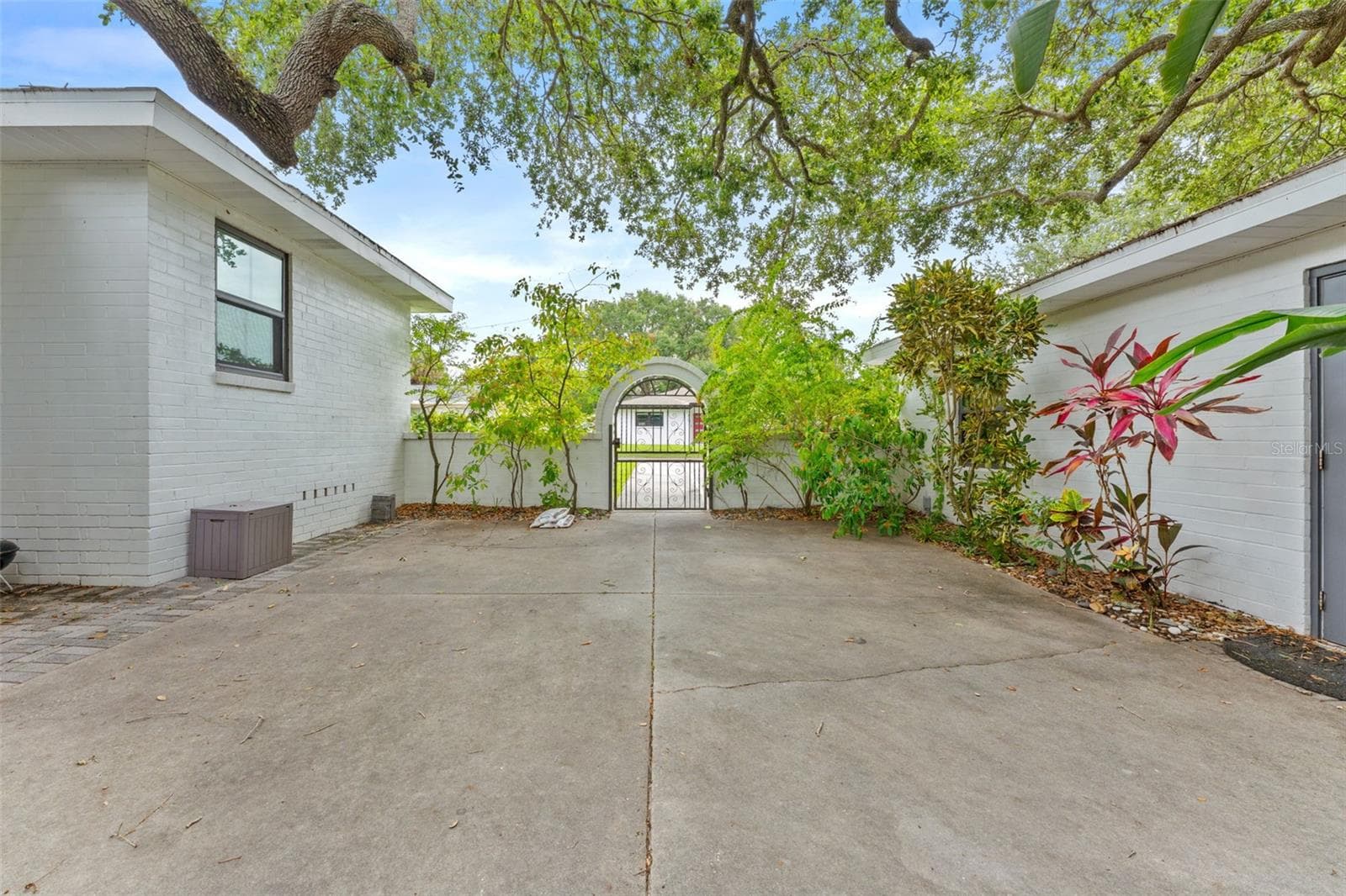 Single Family Residence at 802 W CORAL ST, TAMPA, photo 9 of 58