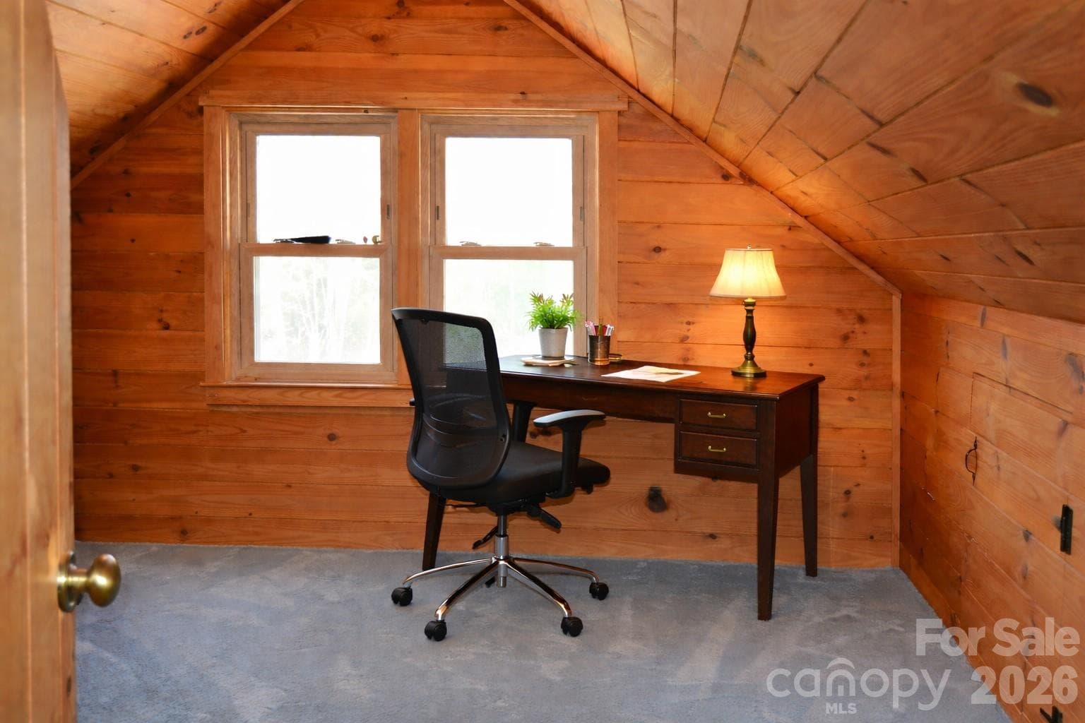 Cozy Loft Room - 1368 Cajah Mountain Road, Hudson