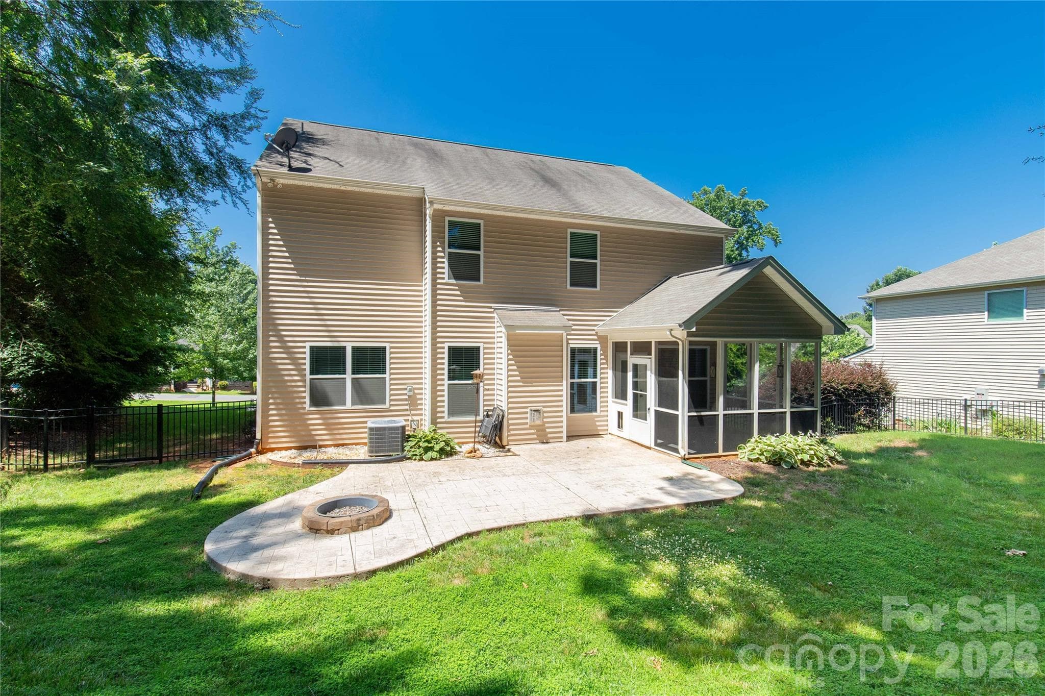 Single Family Residence at 924 Autumn Glen Court, Clover, photo 15 of 46