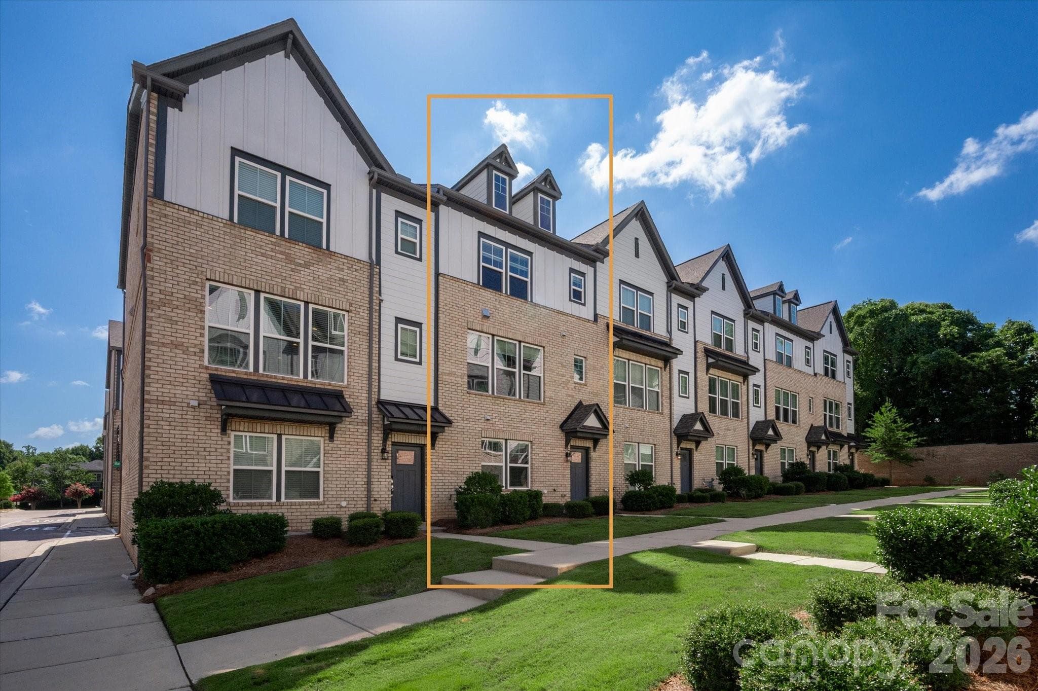 Townhouse at 314 Hastings Run Drive, Charlotte, photo 2 of 26