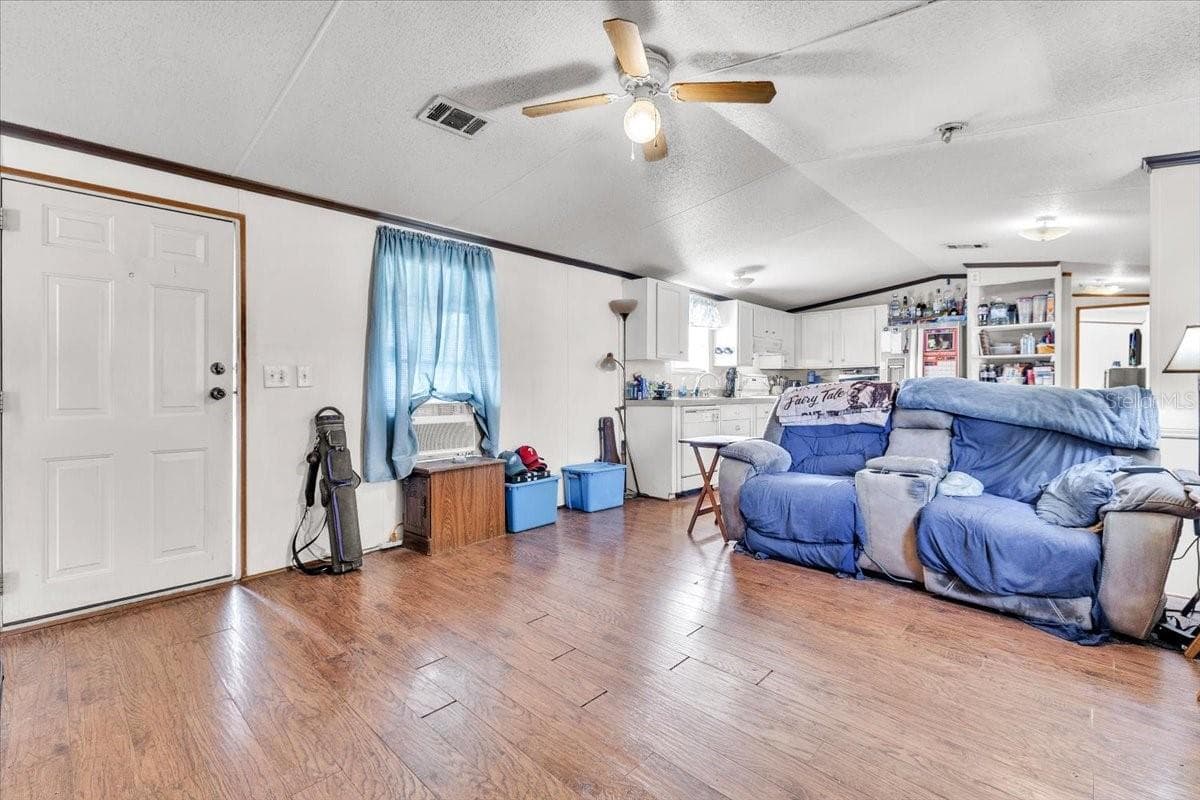Manufactured Home at 1169 LAFAYETTE ST, PUNTA GORDA, photo 5 of 31