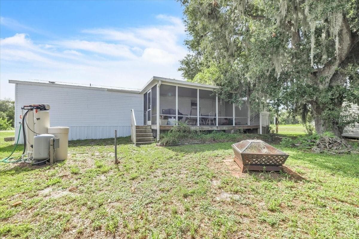 Manufactured Home at 1169 LAFAYETTE ST, PUNTA GORDA, photo 21 of 31
