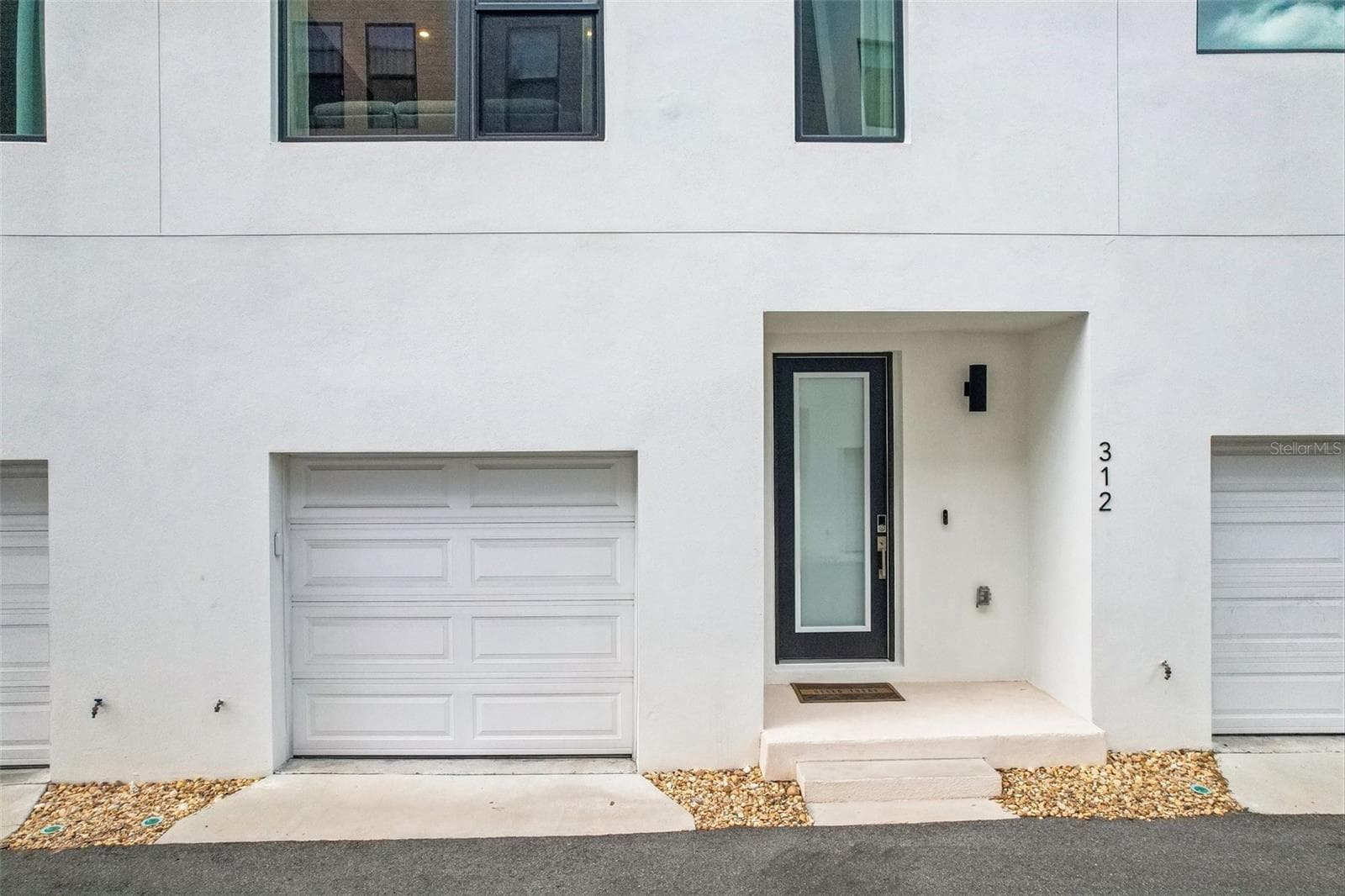 Townhouse at 312 15TH ST N, ST PETERSBURG, photo 2 of 49