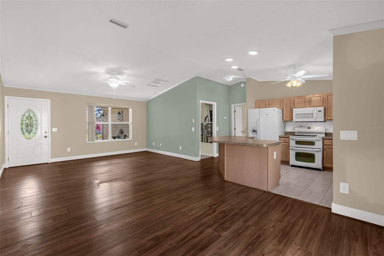 Single Family Residence at 17648 SE 93RD BUTLER CT, THE VILLAGES, photo 8 of 40