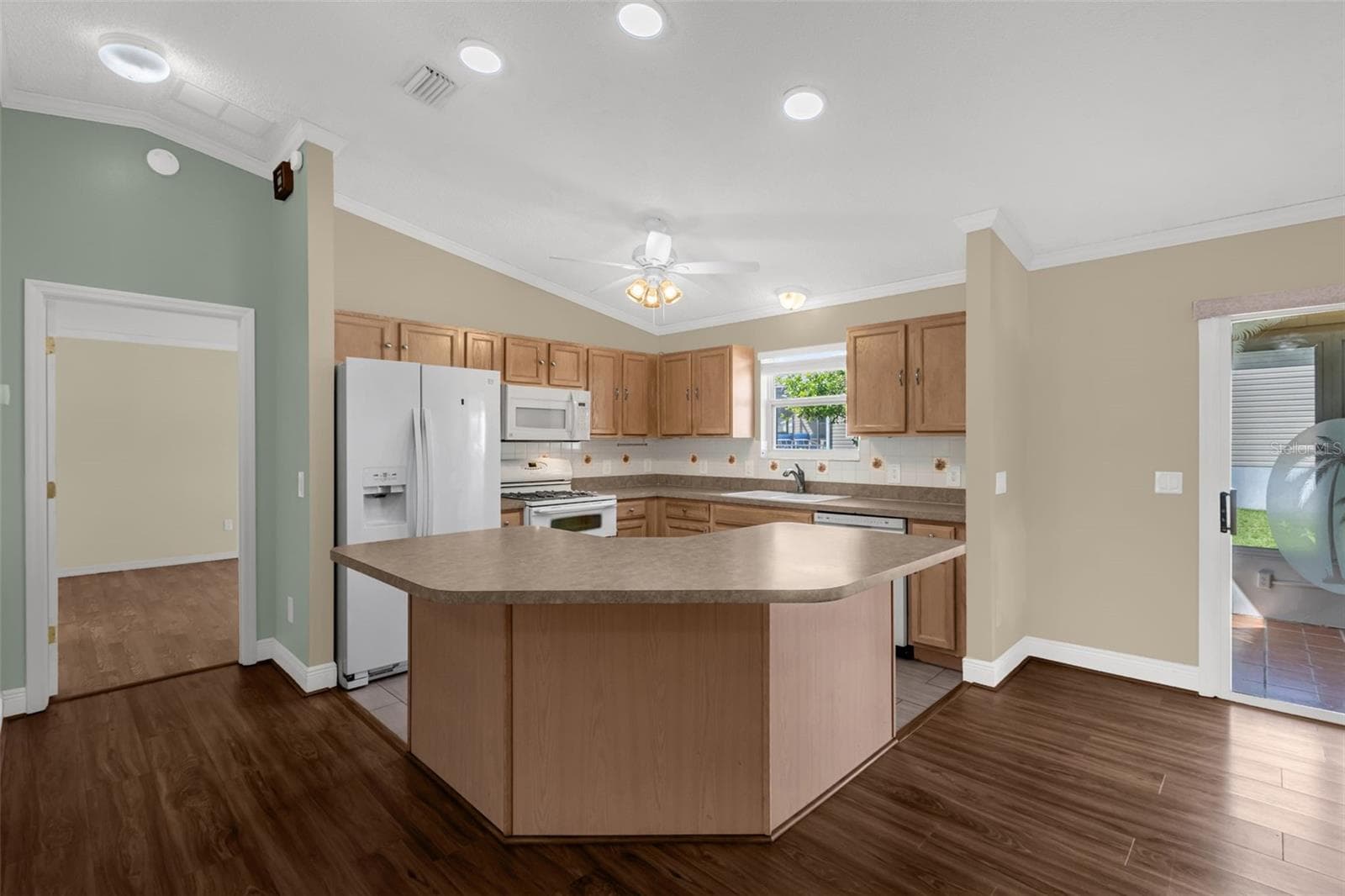 Single Family Residence at 17648 SE 93RD BUTLER CT, THE VILLAGES, photo 10 of 40