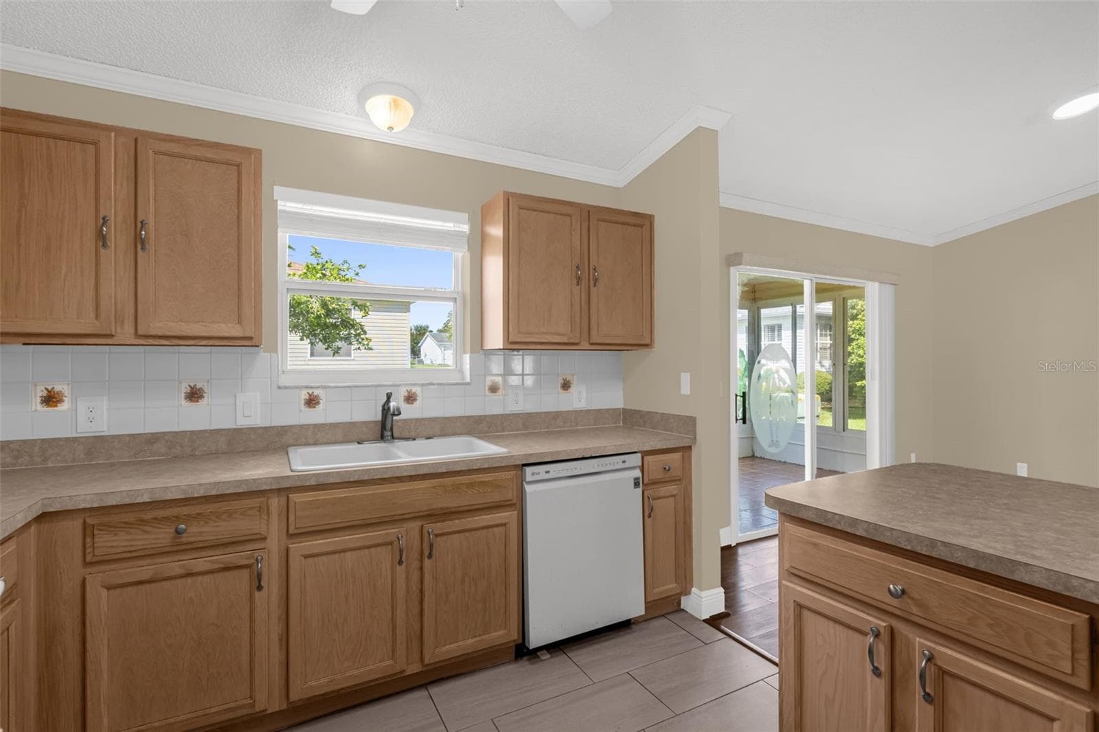 Single Family Residence at 17648 SE 93RD BUTLER CT, THE VILLAGES, photo 13 of 40