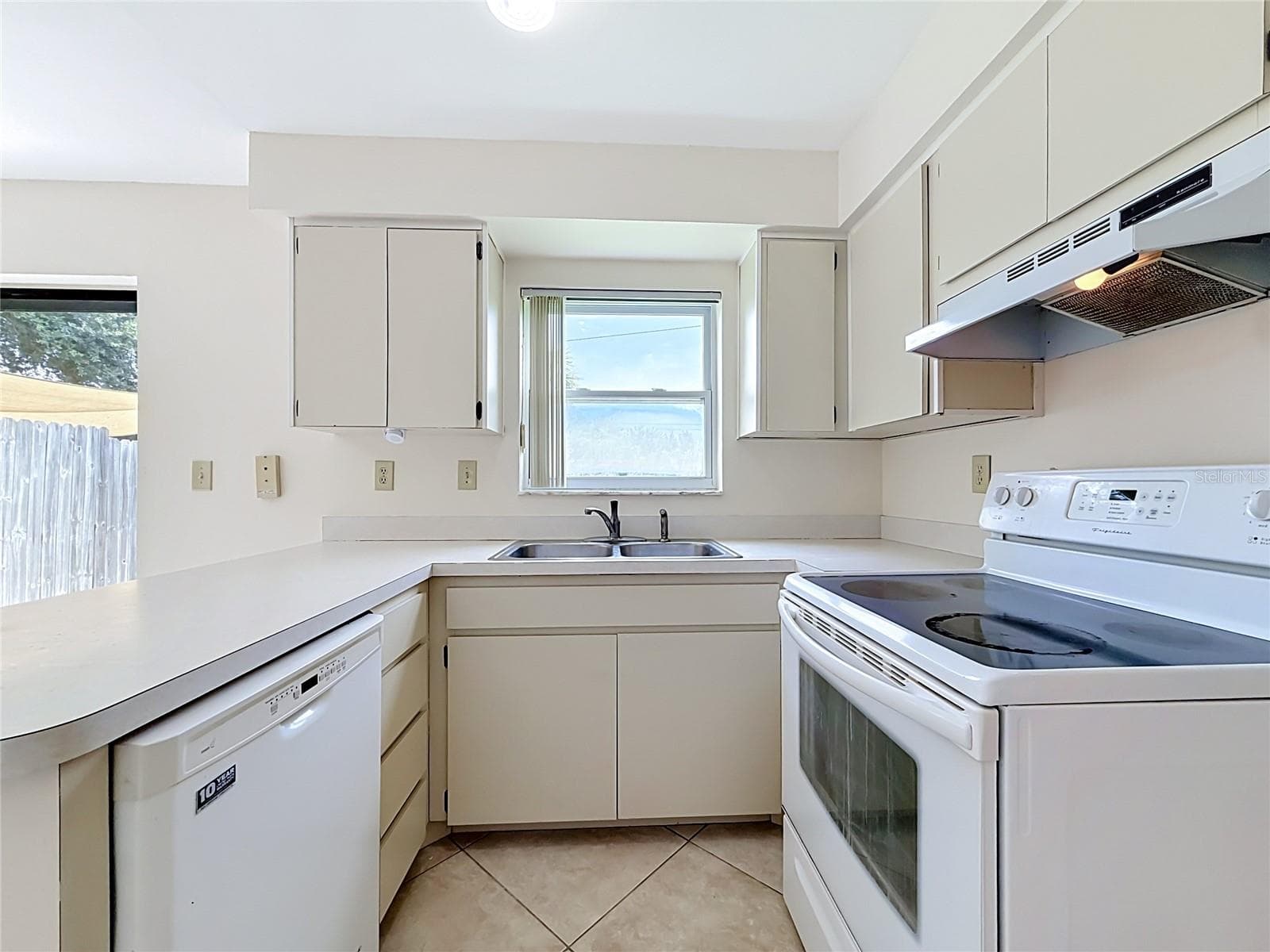 Townhouse at 1718 ADAMS CIR S, LARGO, photo 11 of 57