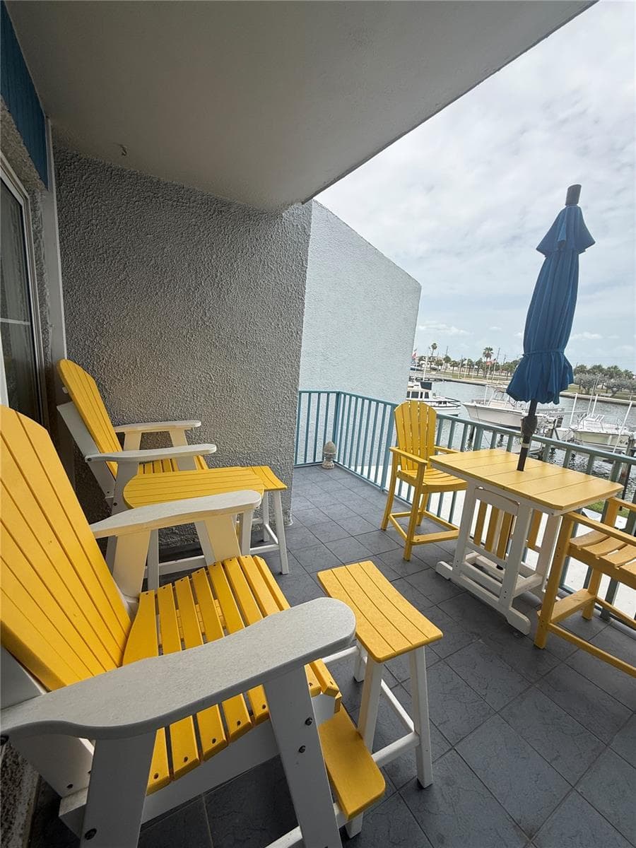 Stylish and durable patio furniture - 315 MEDALLION BLVD #H, MADEIRA BEACH