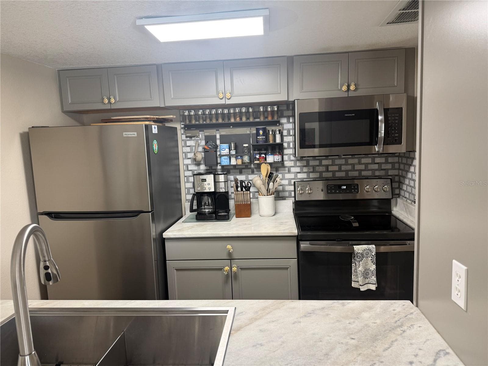 Newer stainless appliances - 315 MEDALLION BLVD #H, MADEIRA BEACH