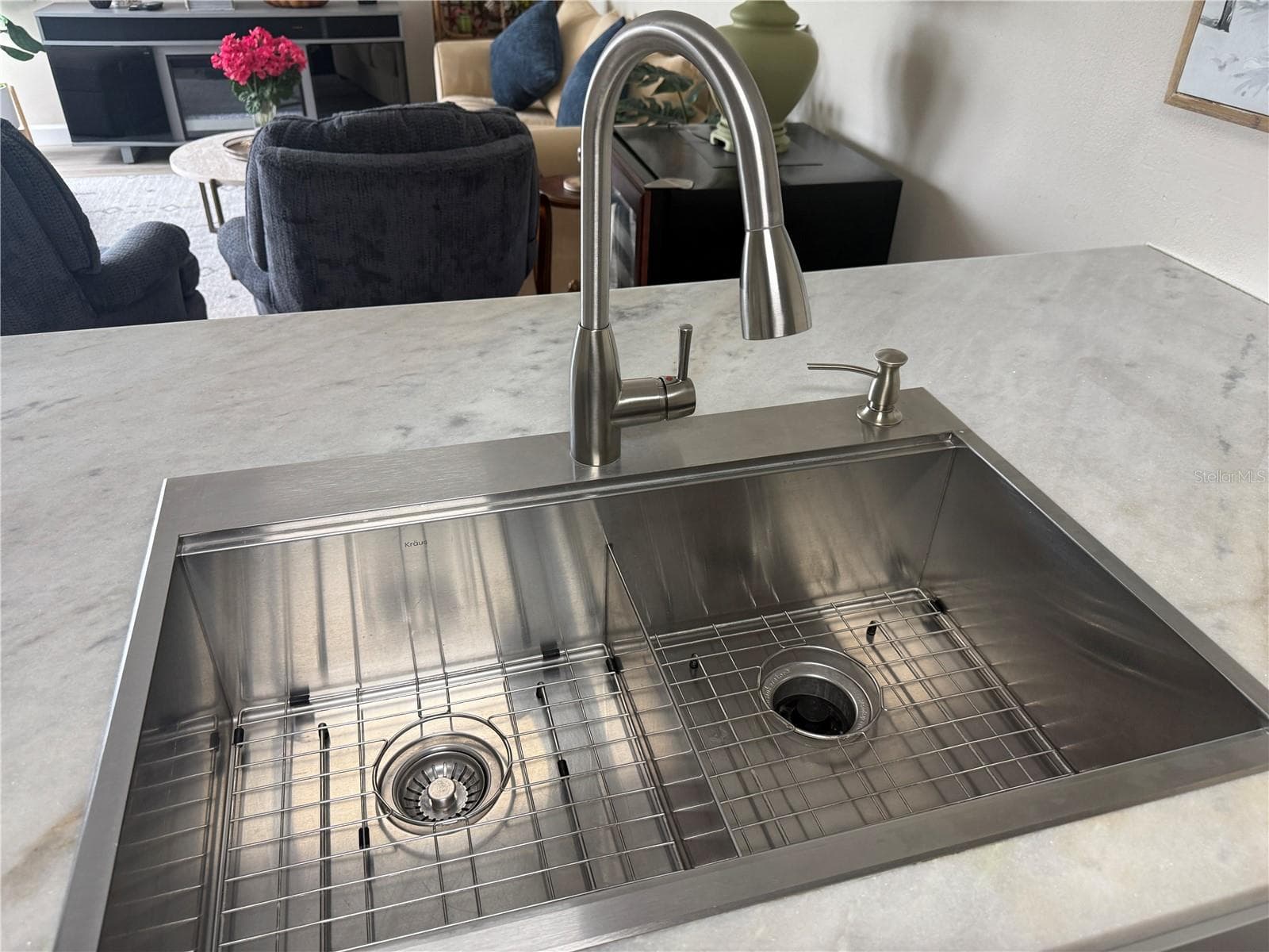 Oversized stainless sink - 315 MEDALLION BLVD #H, MADEIRA BEACH