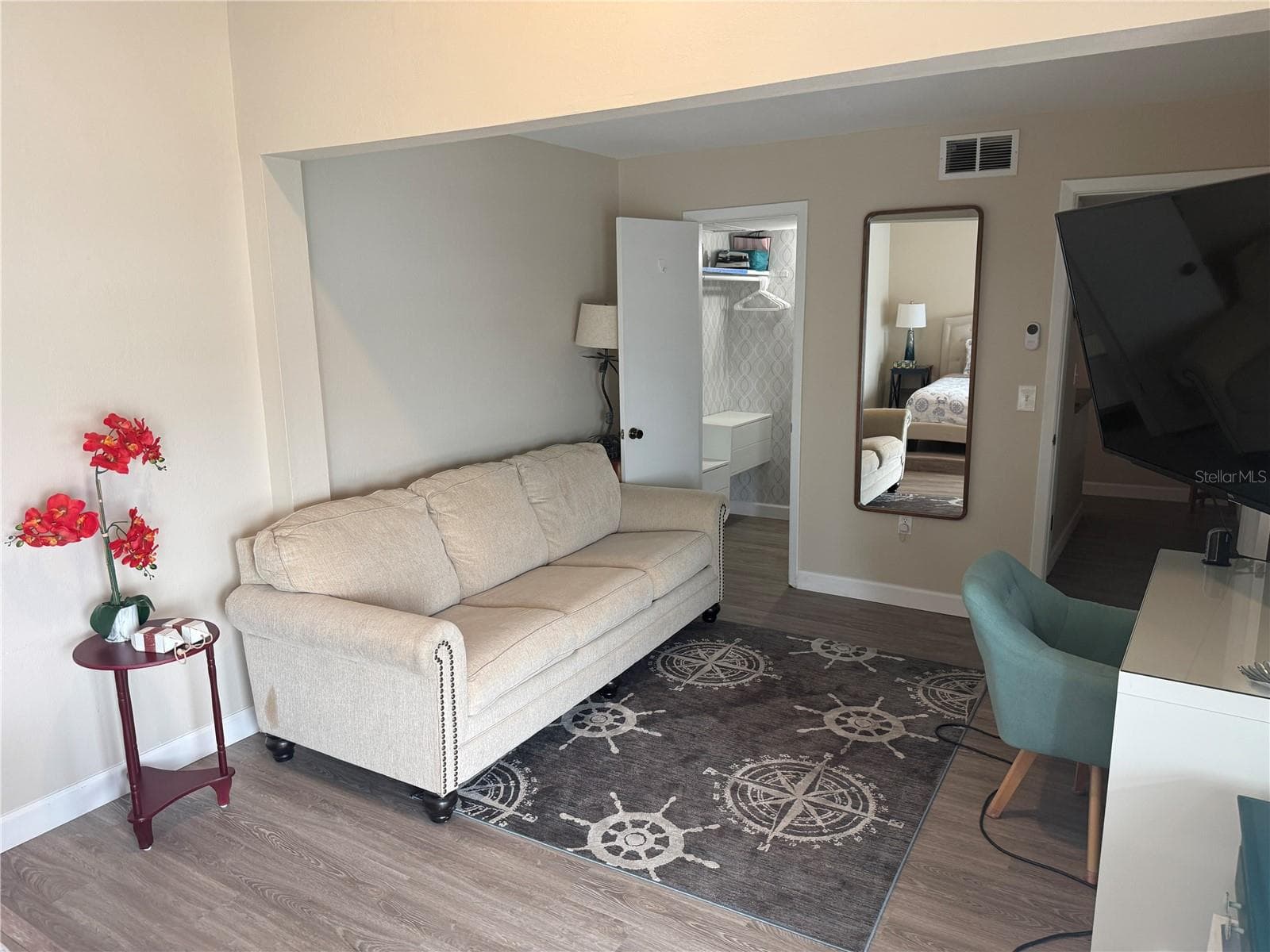 Lots of extra space in master - 315 MEDALLION BLVD #H, MADEIRA BEACH