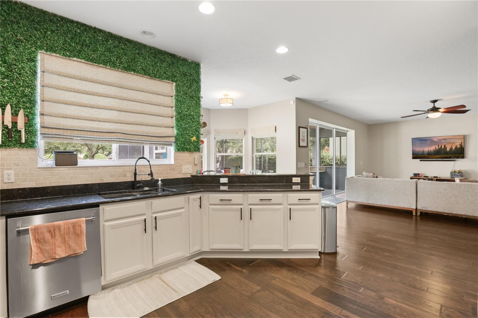 Single Family Residence at 932 LOST GROVE CIR, WINTER GARDEN, photo 9 of 33