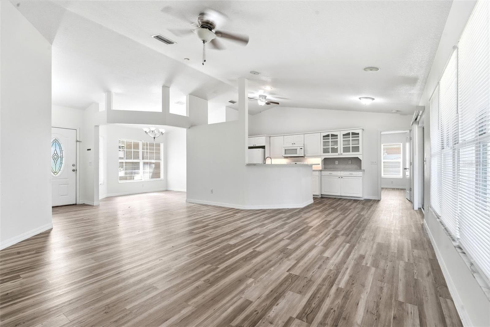 Single Family Residence at 3128 MANGO TREE DR, EDGEWATER, photo 4 of 43