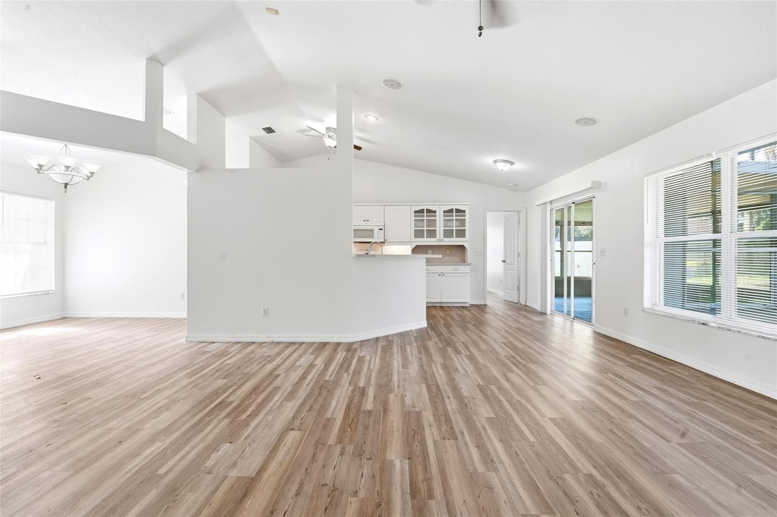 Single Family Residence at 3128 MANGO TREE DR, EDGEWATER, photo 5 of 43