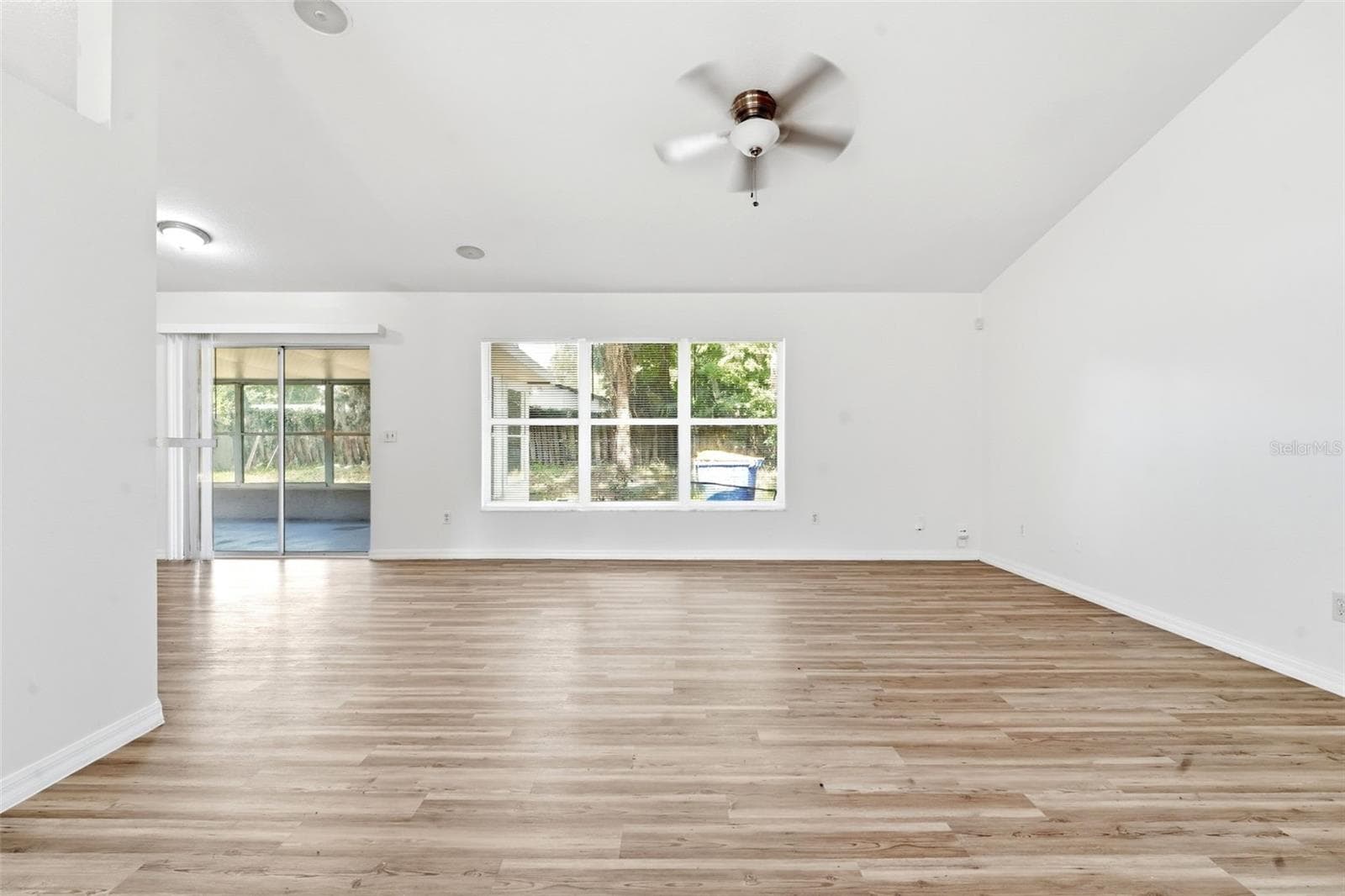 Single Family Residence at 3128 MANGO TREE DR, EDGEWATER, photo 6 of 43