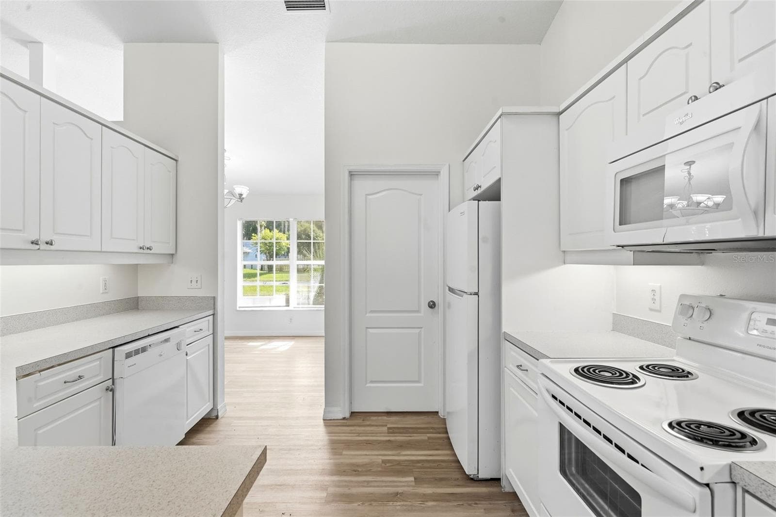 Single Family Residence at 3128 MANGO TREE DR, EDGEWATER, photo 9 of 43