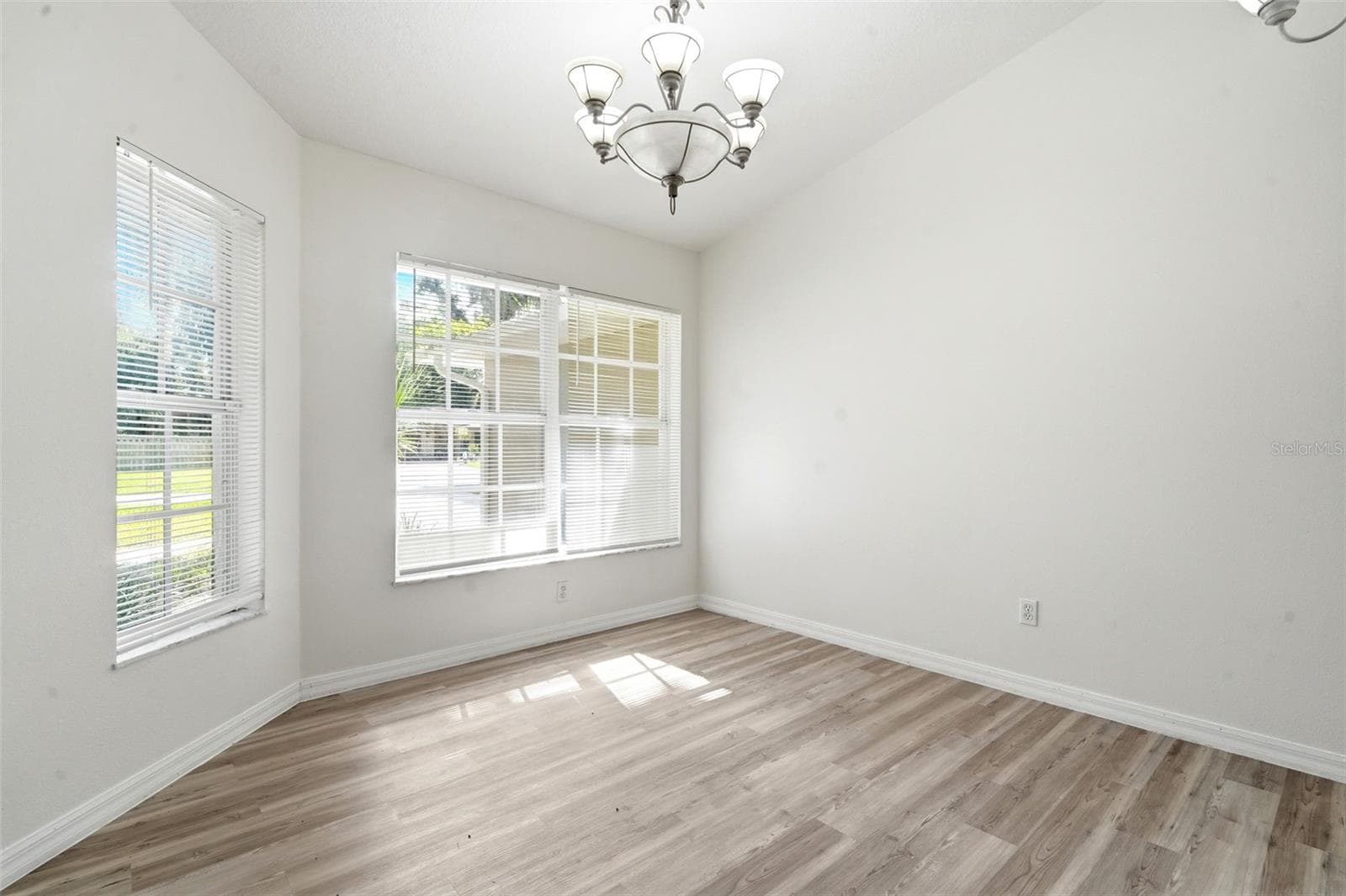 Single Family Residence at 3128 MANGO TREE DR, EDGEWATER, photo 14 of 43