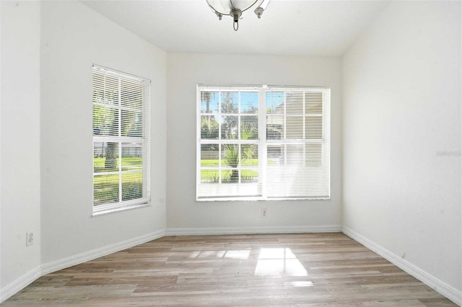 Single Family Residence at 3128 MANGO TREE DR, EDGEWATER, photo 15 of 43