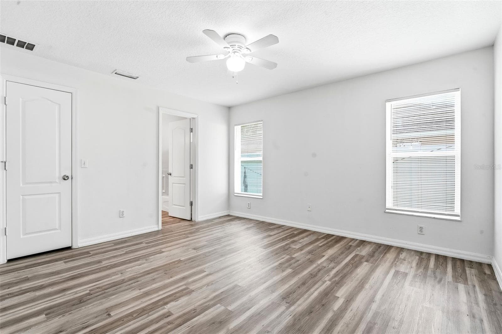 Single Family Residence at 3128 MANGO TREE DR, EDGEWATER, photo 17 of 43