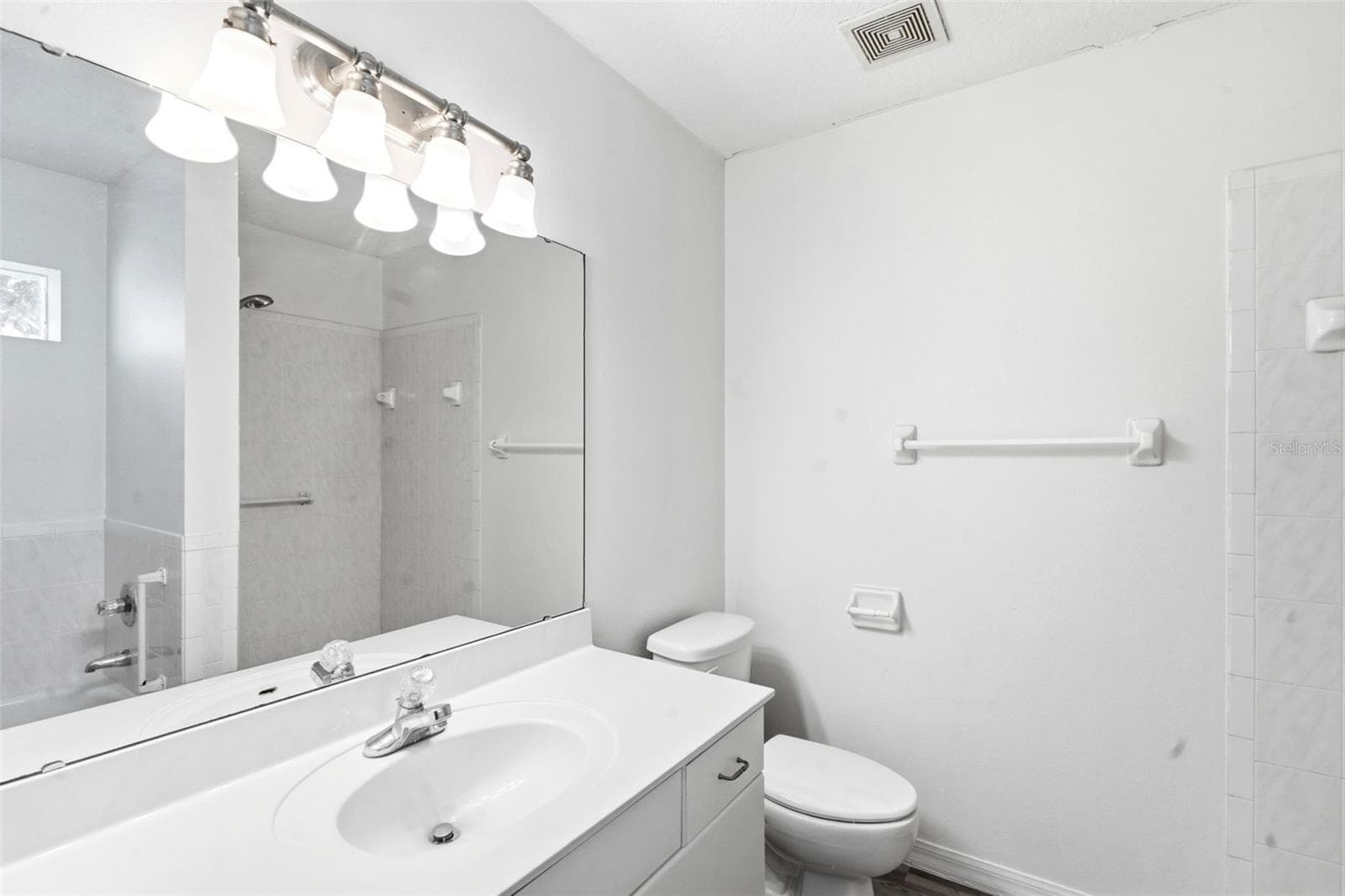 Single Family Residence at 3128 MANGO TREE DR, EDGEWATER, photo 25 of 43