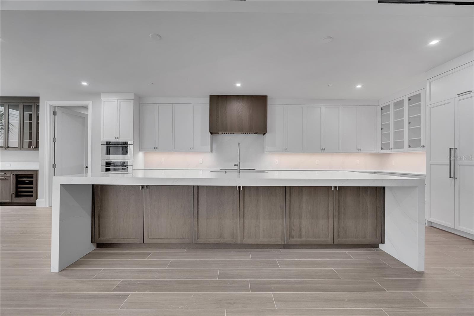 Large Kitchen with oversized Island - 70 AVENIDA VENECCIA #204, SARASOTA