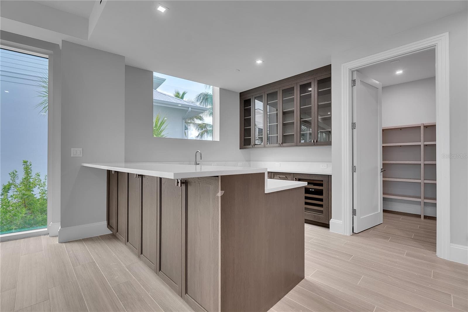 Full Wet Bar - 70 AVENIDA VENECCIA #204, SARASOTA