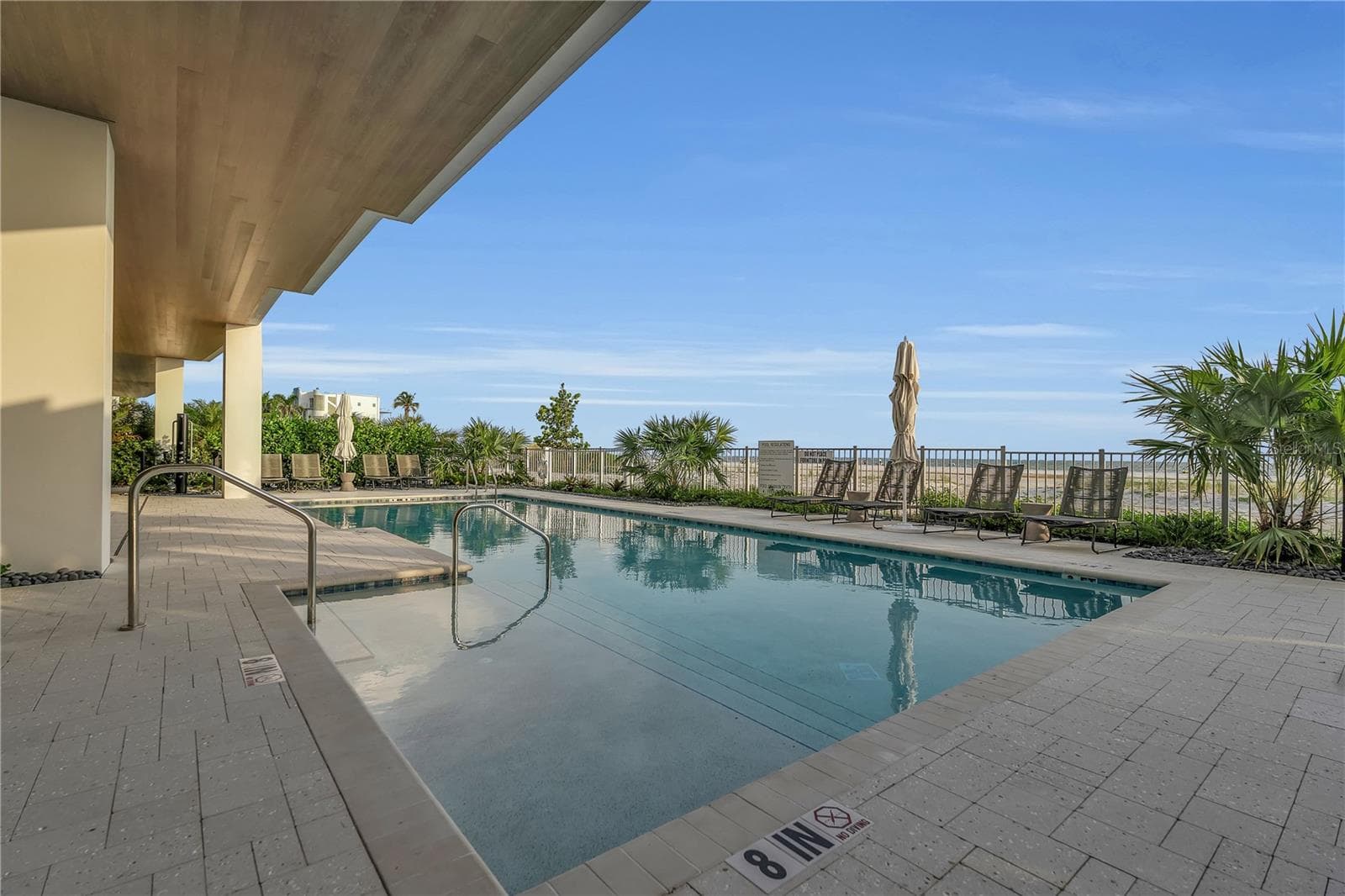 Gulf Front Pool - 70 AVENIDA VENECCIA #204, SARASOTA
