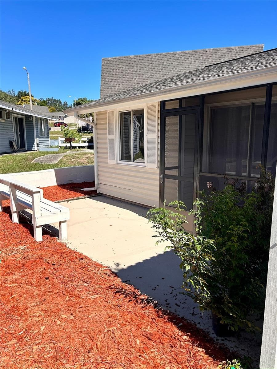 Screened porch and outdoor area - 10301 US HIGHWAY 27 #192, CLERMONT