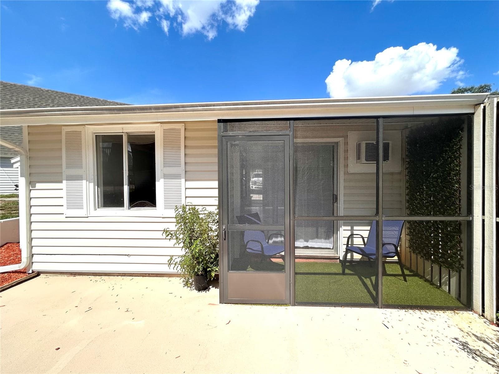 Screened porch and back area - 10301 US HIGHWAY 27 #192, CLERMONT