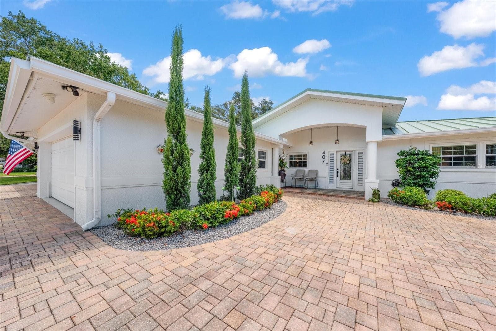 Single Family Residence at 407 HARBOR VIEW LN, LARGO, photo 2 of 26