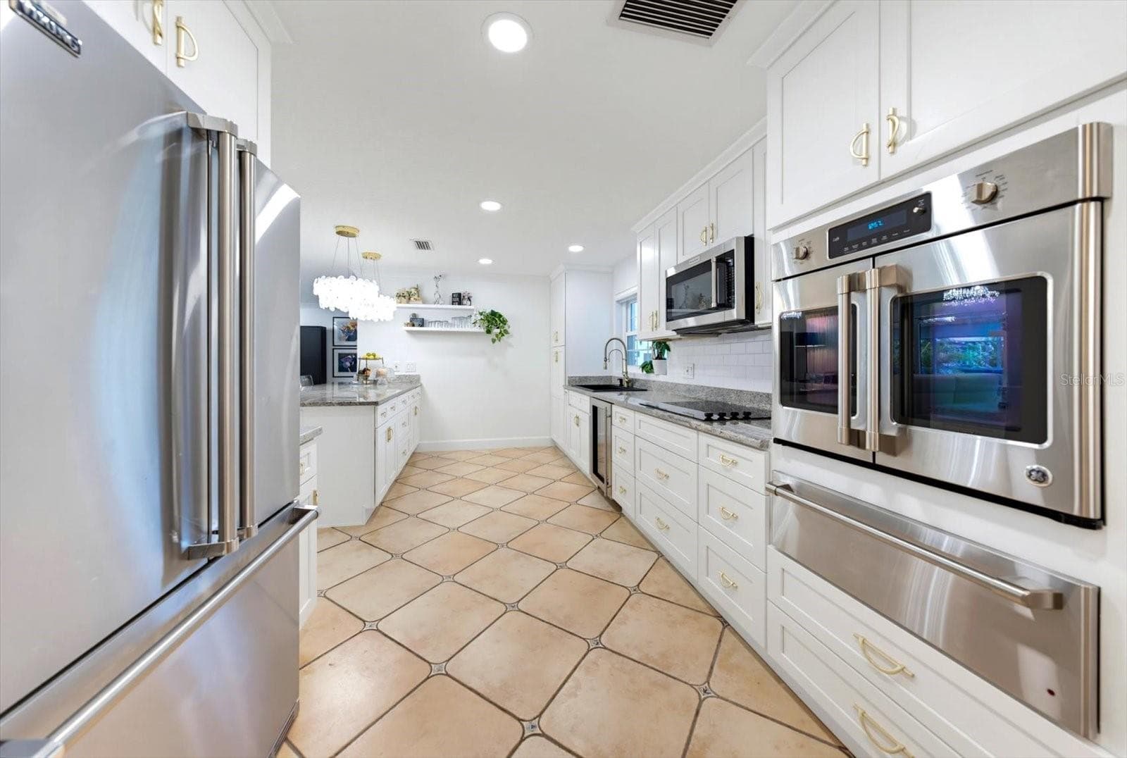 Single Family Residence at 407 HARBOR VIEW LN, LARGO, photo 10 of 26