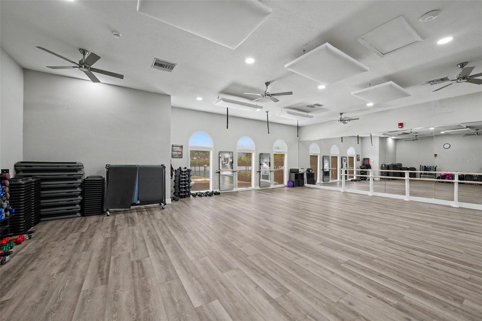 Community Amenities - 6112 CEZANNE AVE, LUTZ