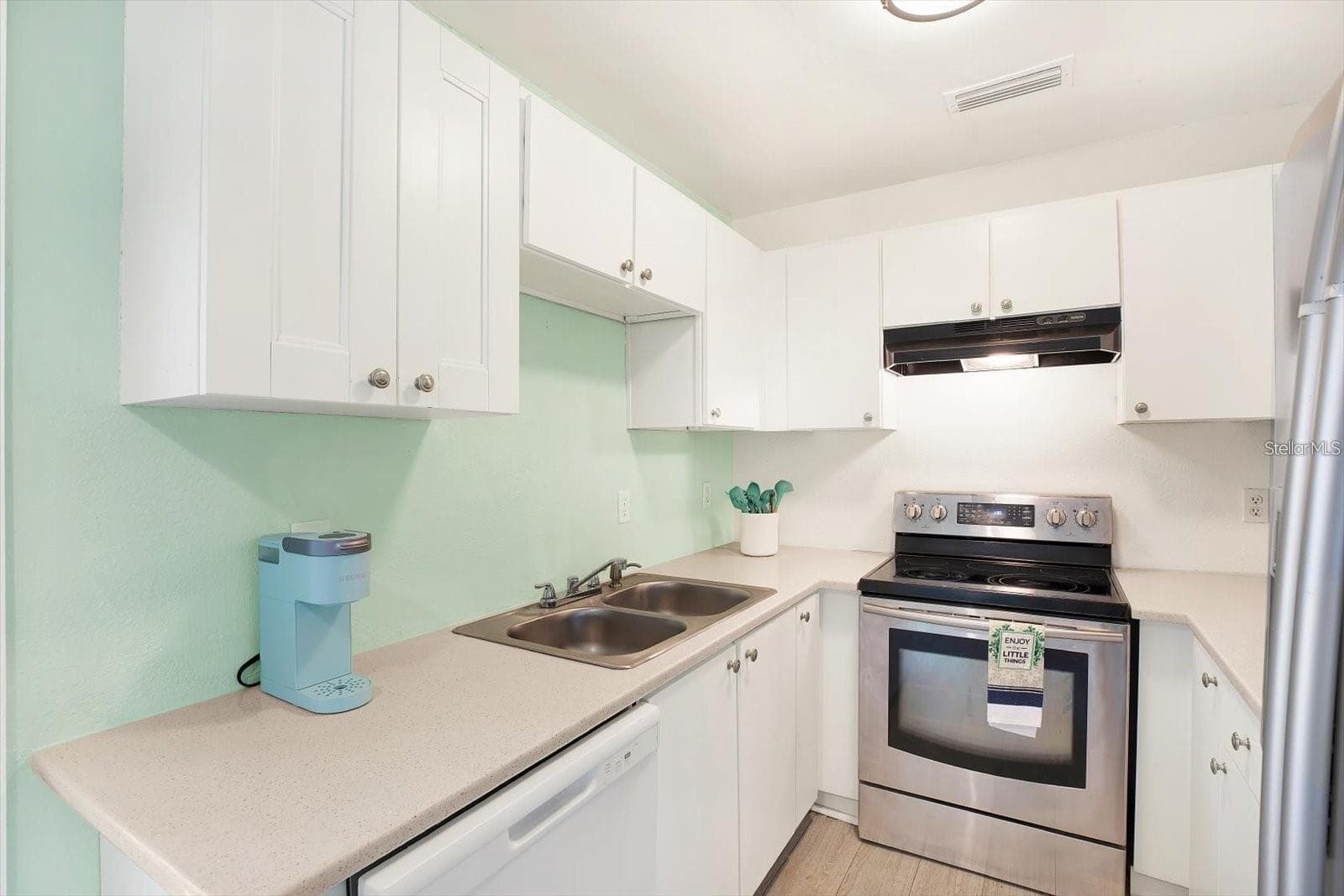 Single Family Residence at 6490 34TH AVE N, ST PETERSBURG, photo 6 of 14
