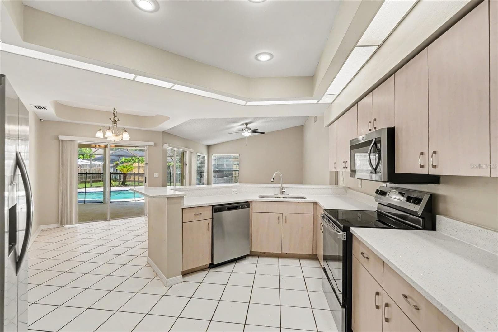 Single Family Residence at 2909 STARMOUNT DR, VALRICO, photo 14 of 30