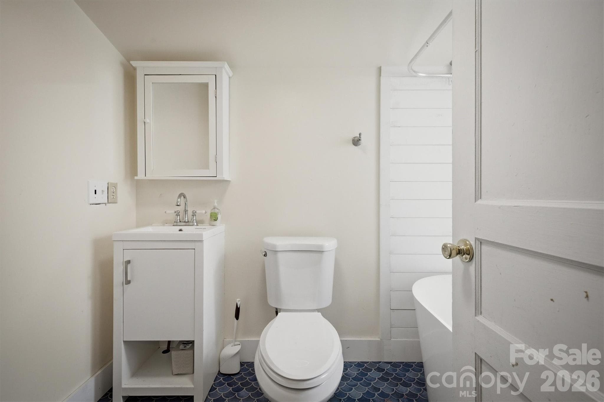 Single Family Residence at 302 Catawba Avenue, Hickory, photo 21 of 33