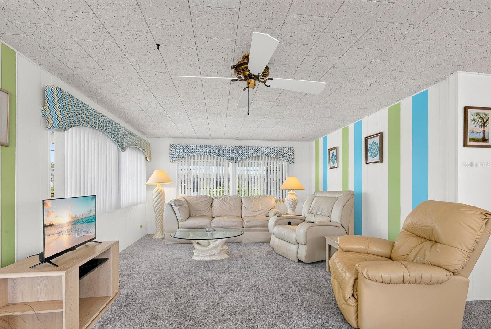 Large spacious living area - 37 CABALLO WAY, BRADENTON