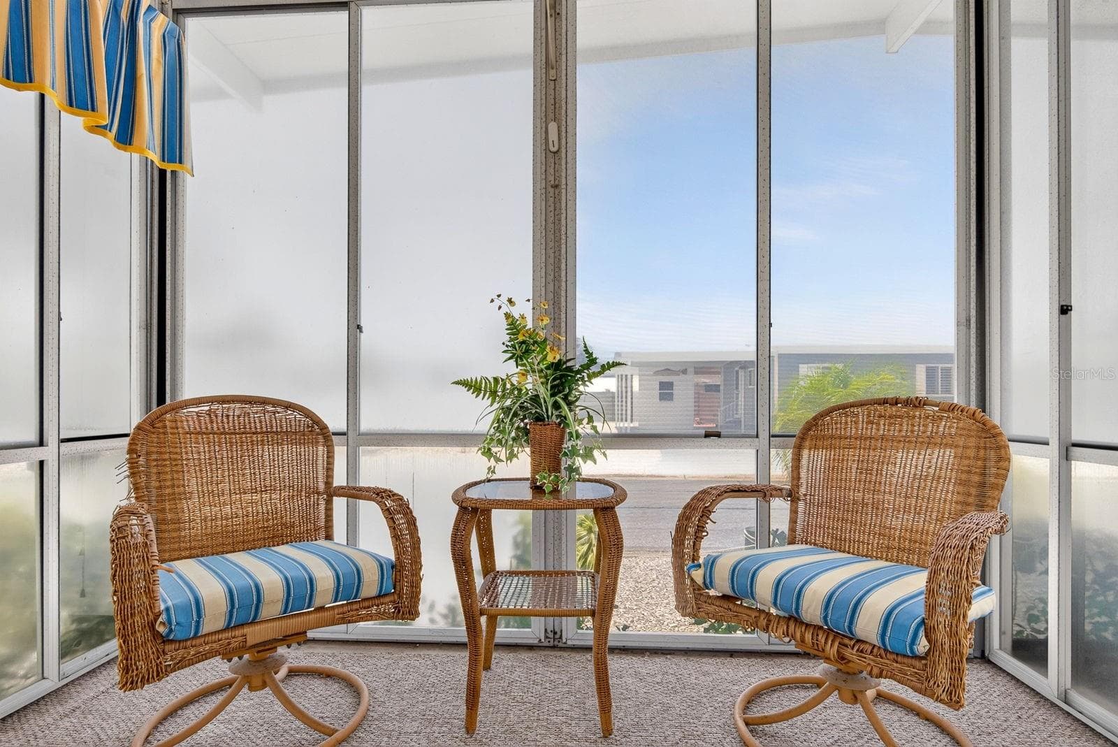 Quaint front porch area - 37 CABALLO WAY, BRADENTON