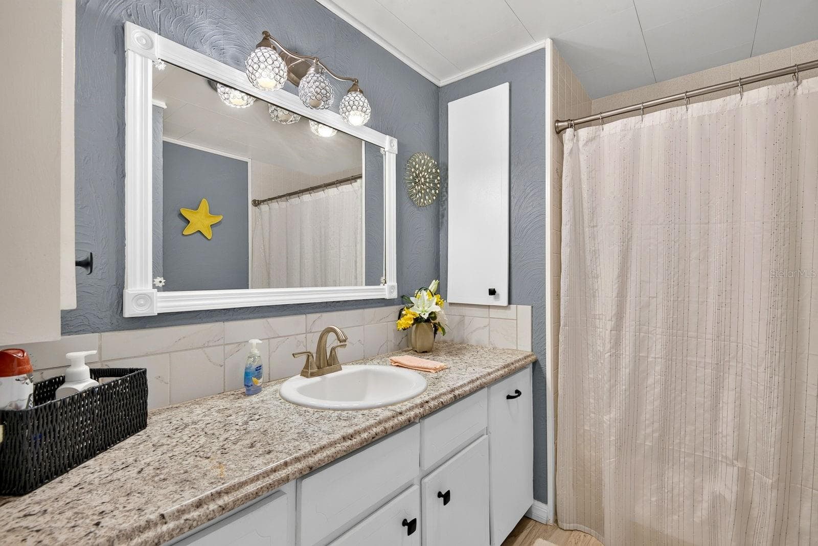 Guest Bathroom with tub - 37 CABALLO WAY, BRADENTON