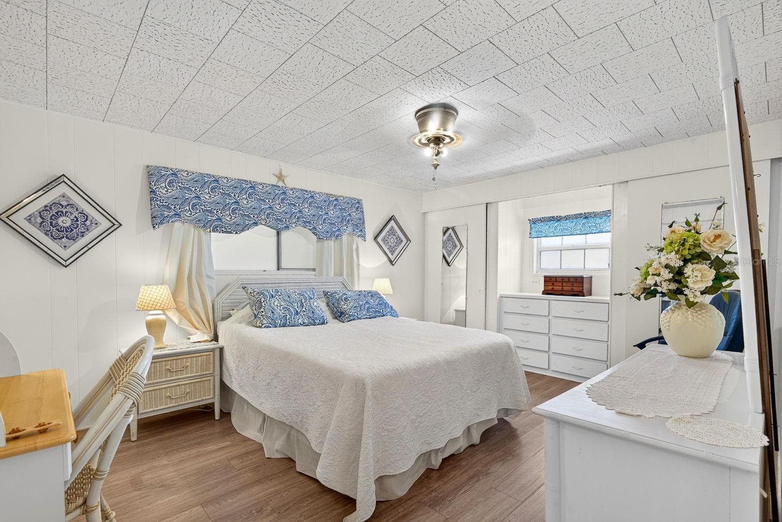 Large Master Bedroom area - 37 CABALLO WAY, BRADENTON