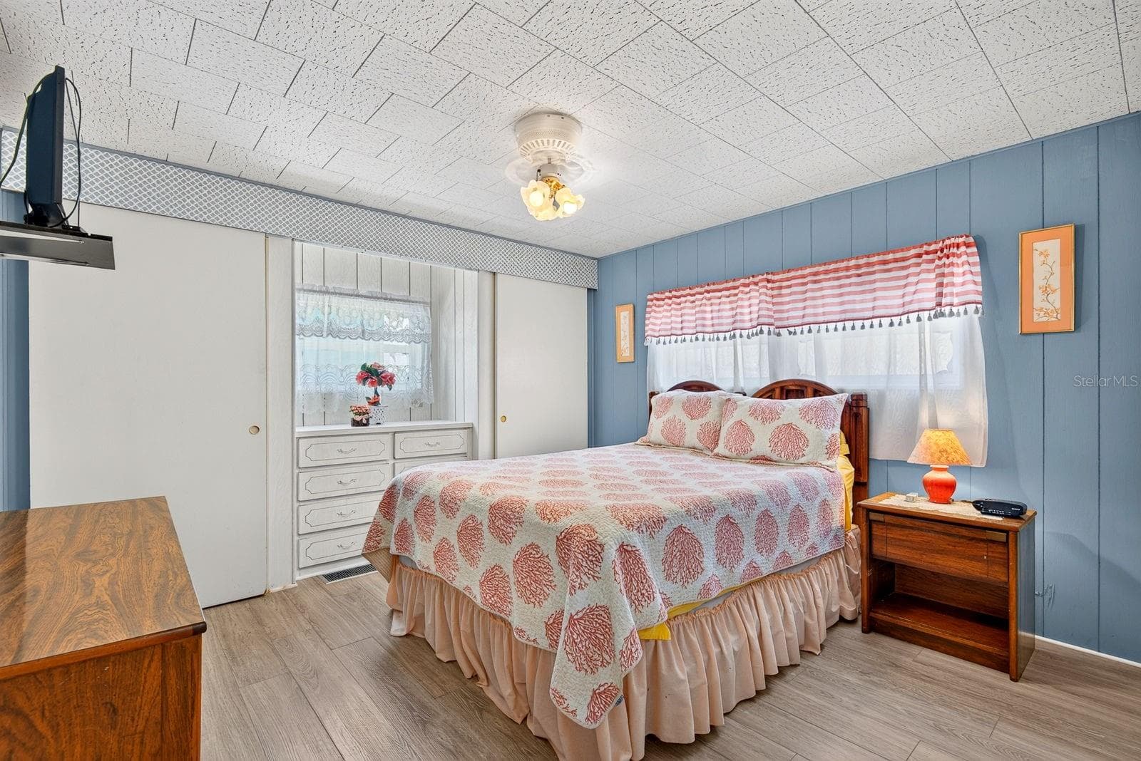 Guest Bedroom with built ins large closet area - 37 CABALLO WAY, BRADENTON