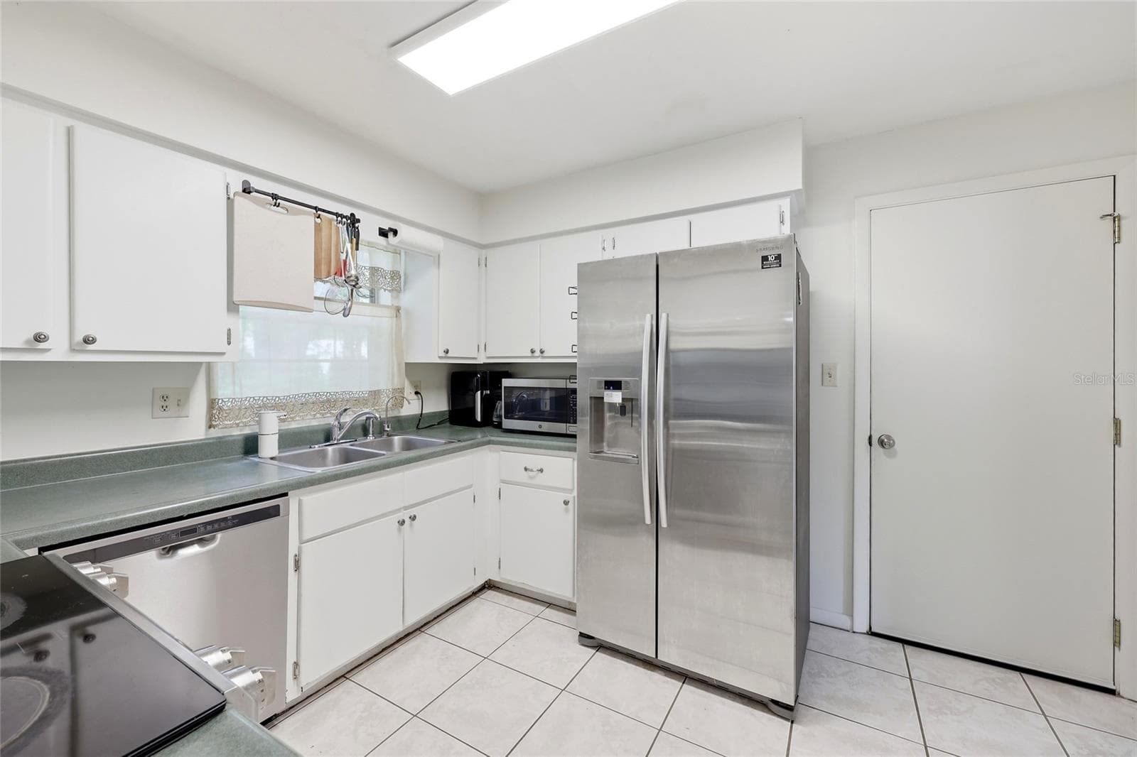 Kitchen - 4628 NW 40TH ST, GAINESVILLE